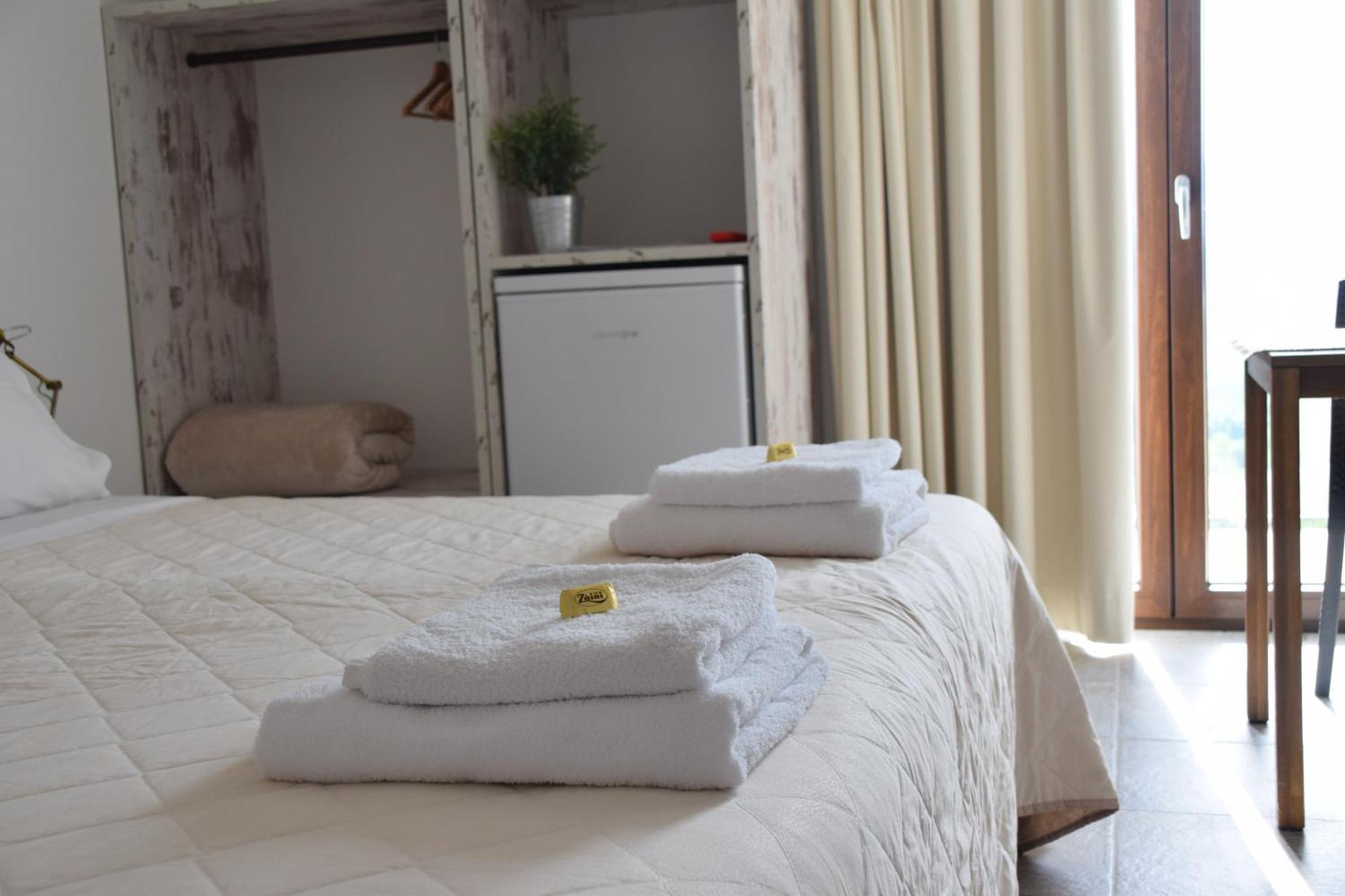 B&B Adama Atena Lucana Esterno foto